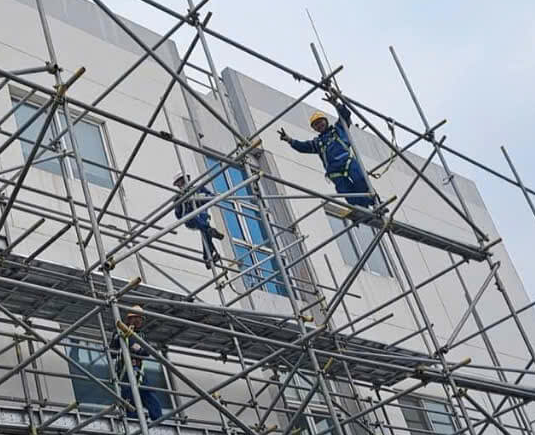 Giàn giáo nêm hay khung tốt hơn